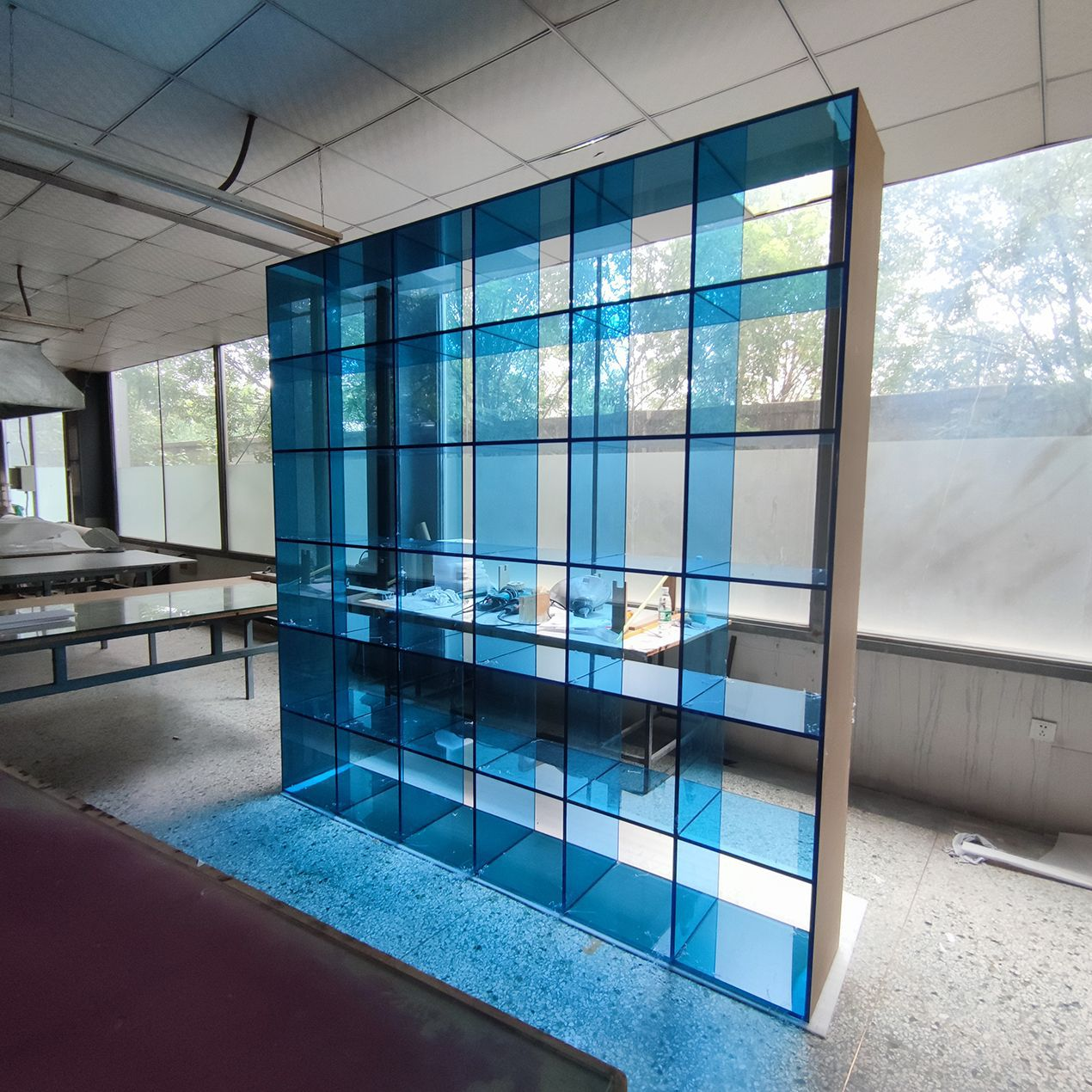 来图定制亚克力蓝色展柜大型有机玻璃多宝阁收纳藏品展示柜厂家 图片 1